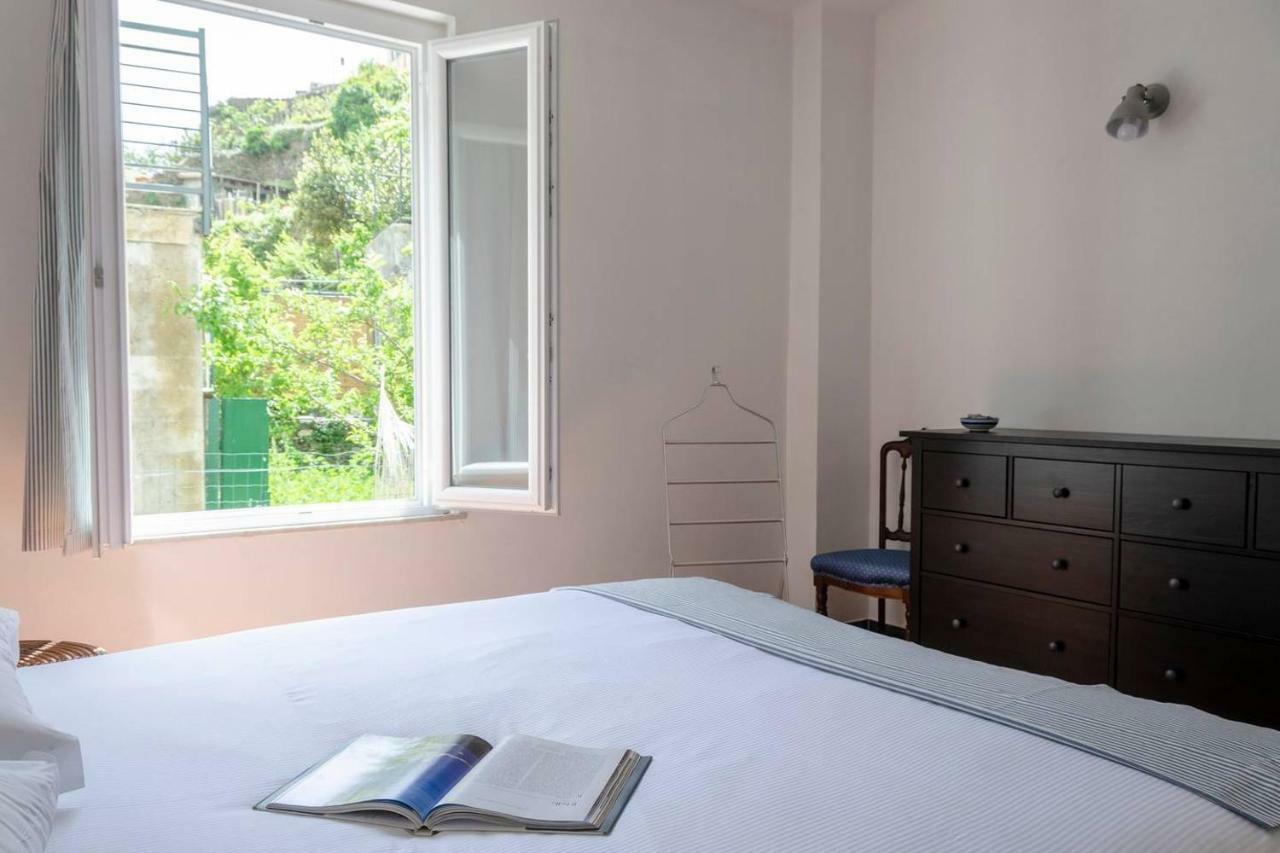 ヴェルナッツァJoivy Family Flat With Little Patio, Cinque Terreアパートメント エクステリア 写真